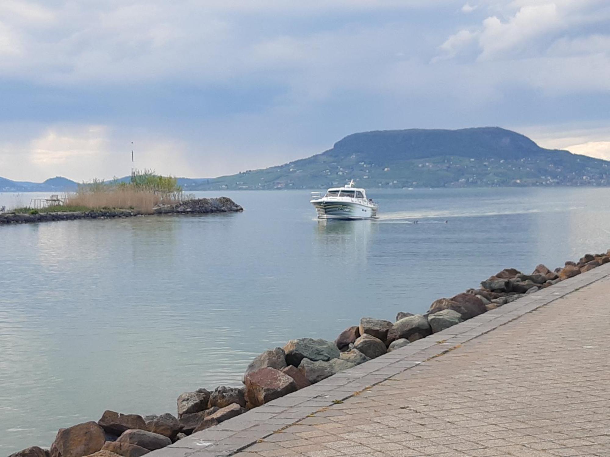 Livi Apartman Merevfalu Kerti Medencevel Fonyod Bagian luar foto